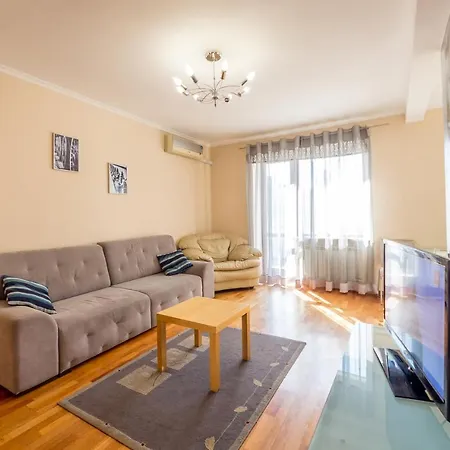 Apartment On Triokhsviatytelska Kyiv Exterior photo