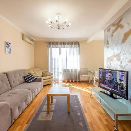 Apartment On Triokhsviatytelska Kyiv Exterior photo