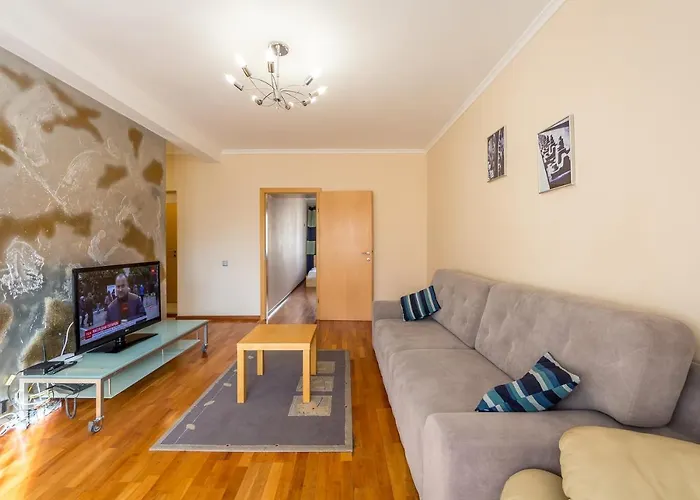 Apartment On Triokhsviatytelska